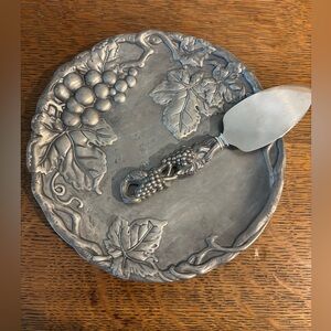 ARTHUR COURT SERVING PLATE & SERVER